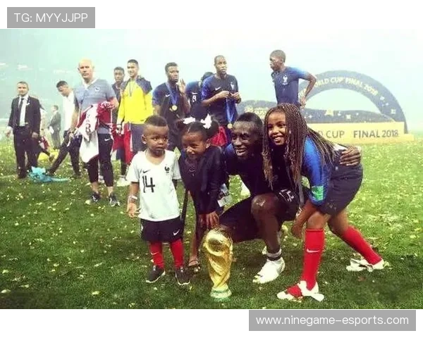 足球巨星们的日常生活揭秘他们场外的真实世界与私人时光